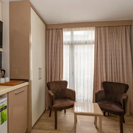 塔克西姆佩里套房公寓式酒店 2*