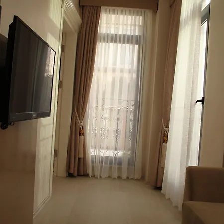 塔克西姆佩里套房公寓式酒店 2*